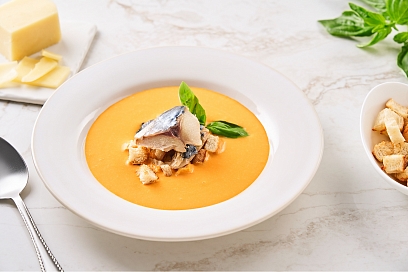 Pumpkin and cheese soup with mackerel and croutons