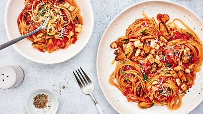 Spicy pasta with seafood