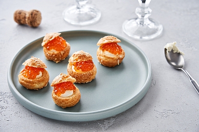 Gougère with mascarpone and red caviar