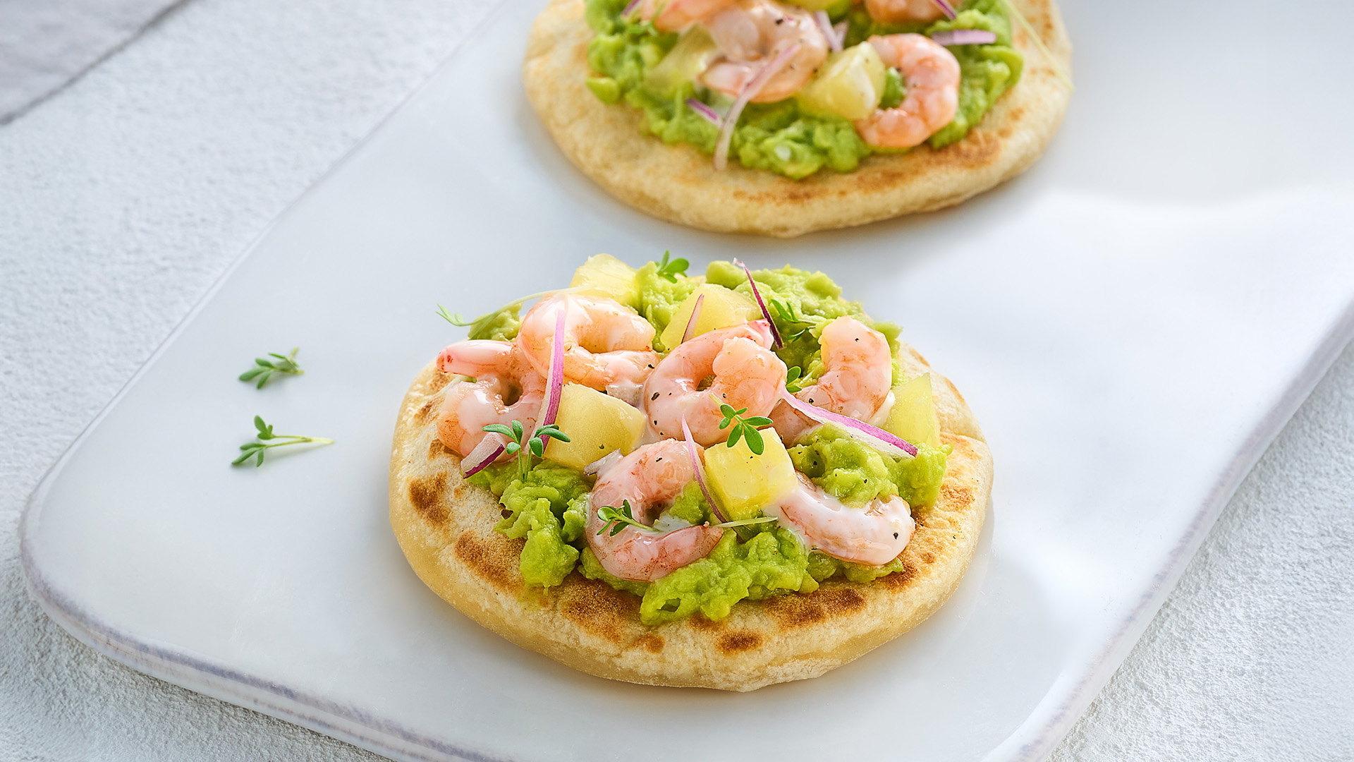 Flatbreads with shrimp and pineapple