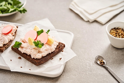 Smorrebrod with krill and pickled radish
