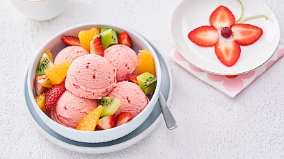 Fruit salad with ice-cream