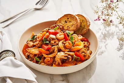 Marinated seafood with baked pepper and smoked paprika